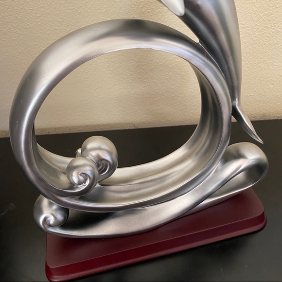 NWT HALLMARK DOLPHIN CIRCLE STATUE - Picture 4 of 7